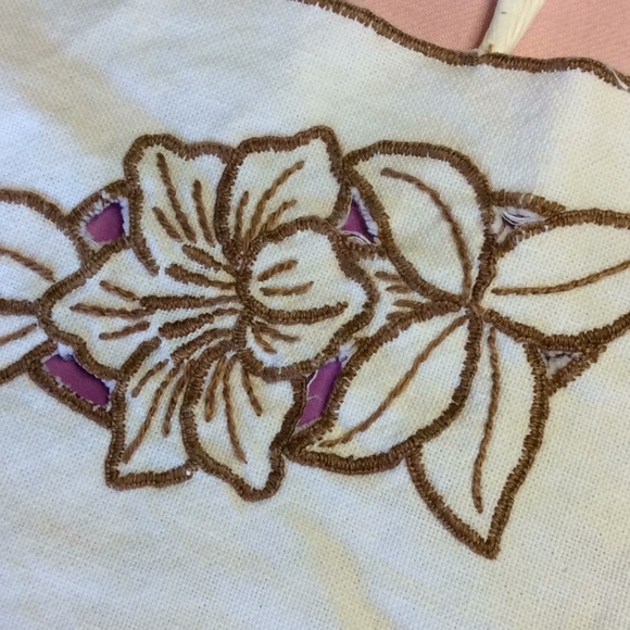 FINAL SALE PRICE 2 Vintage Table Runners + Sm. Spring Pillow - Picture 4 of 11